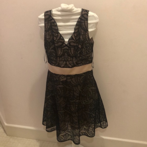 nah khanh black lace dress - Picture 3 of 4